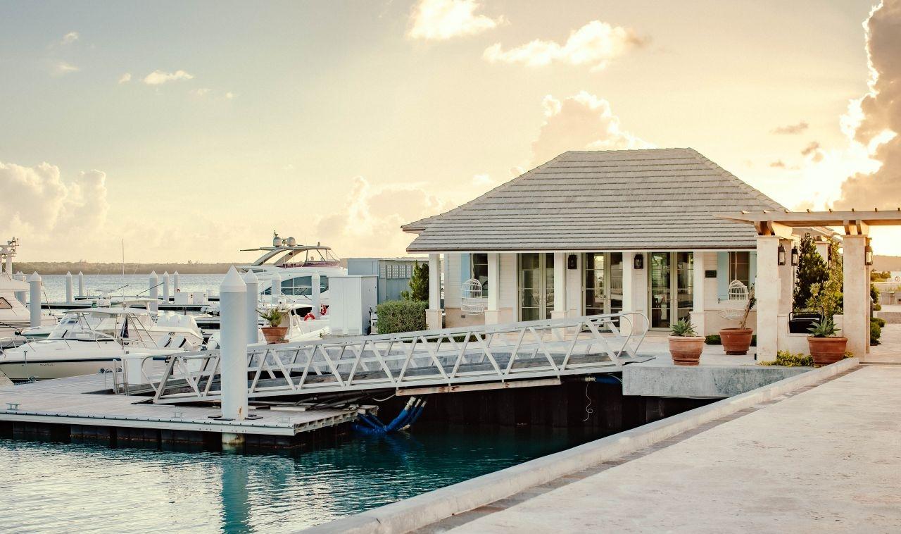 BRILAND CLUB & MARINA