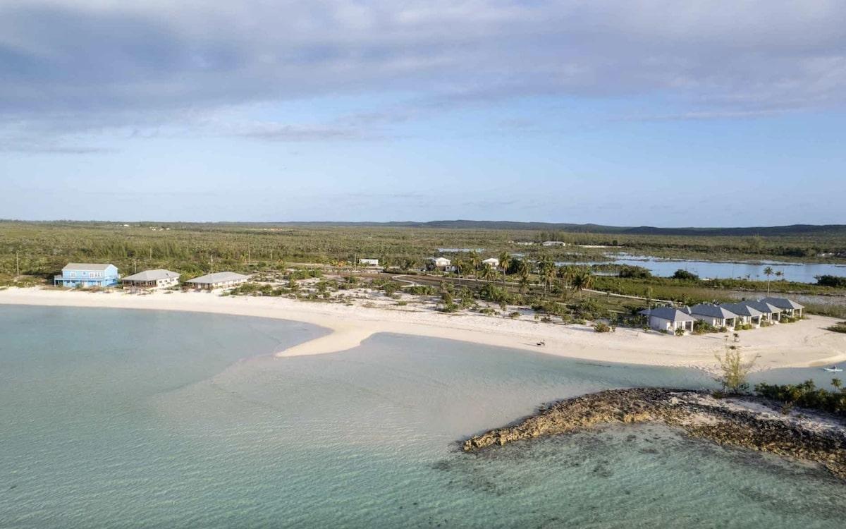FOUNTAIN BAY BEACHFRONT