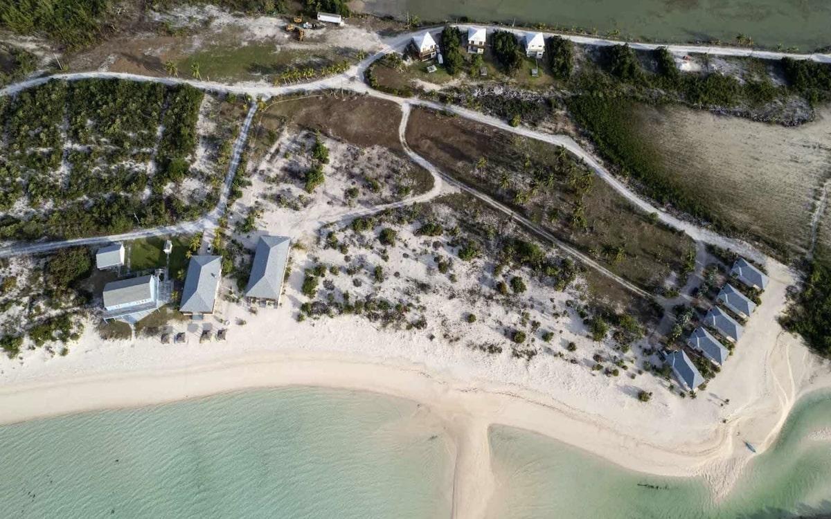 FOUNTAIN BAY BEACHFRONT
