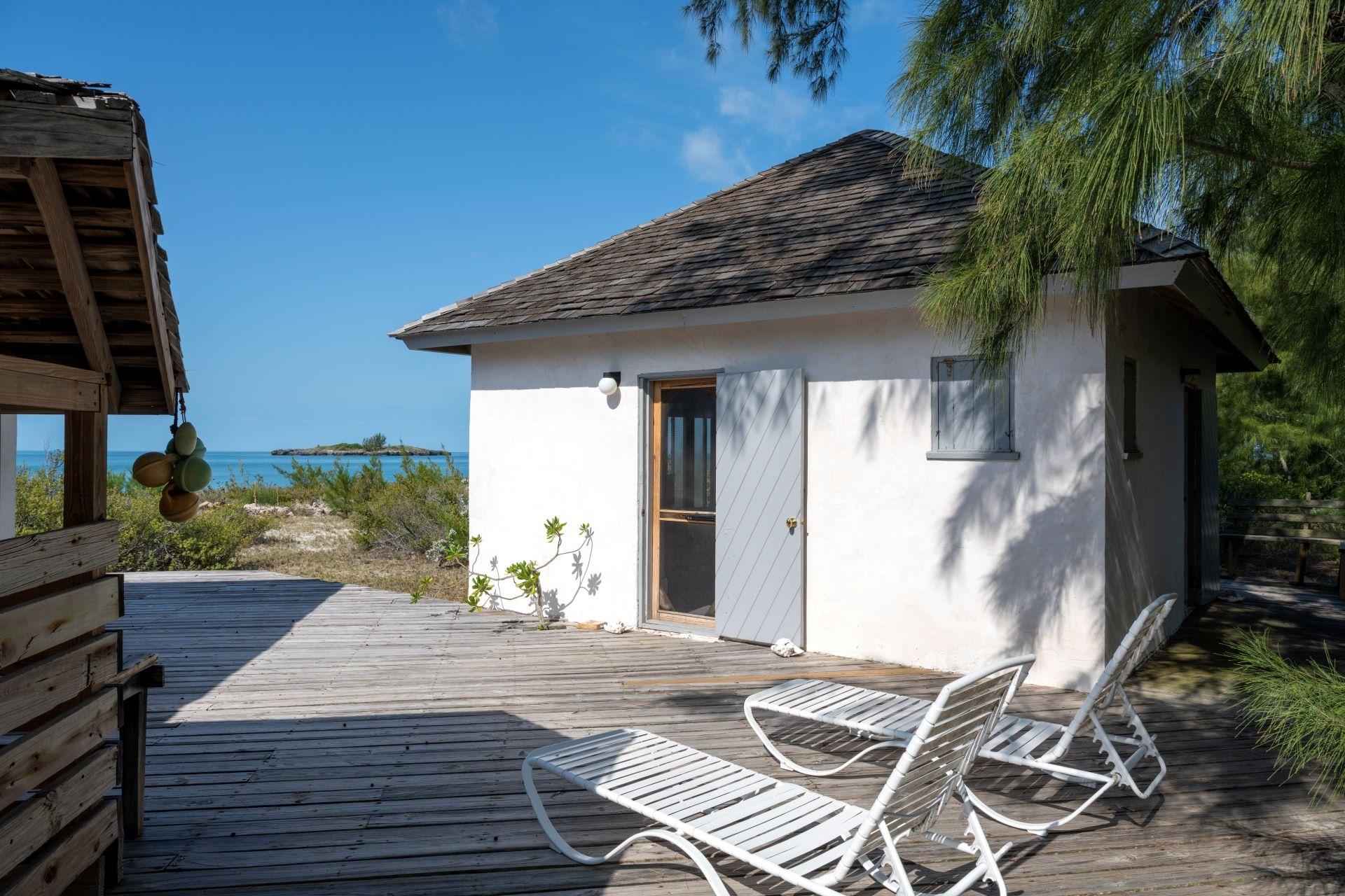 CHEZ CAY