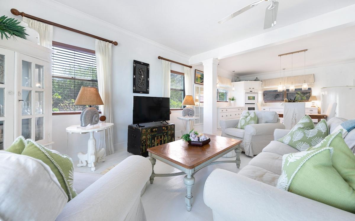 RUSSELL ISLAND COTTAGE