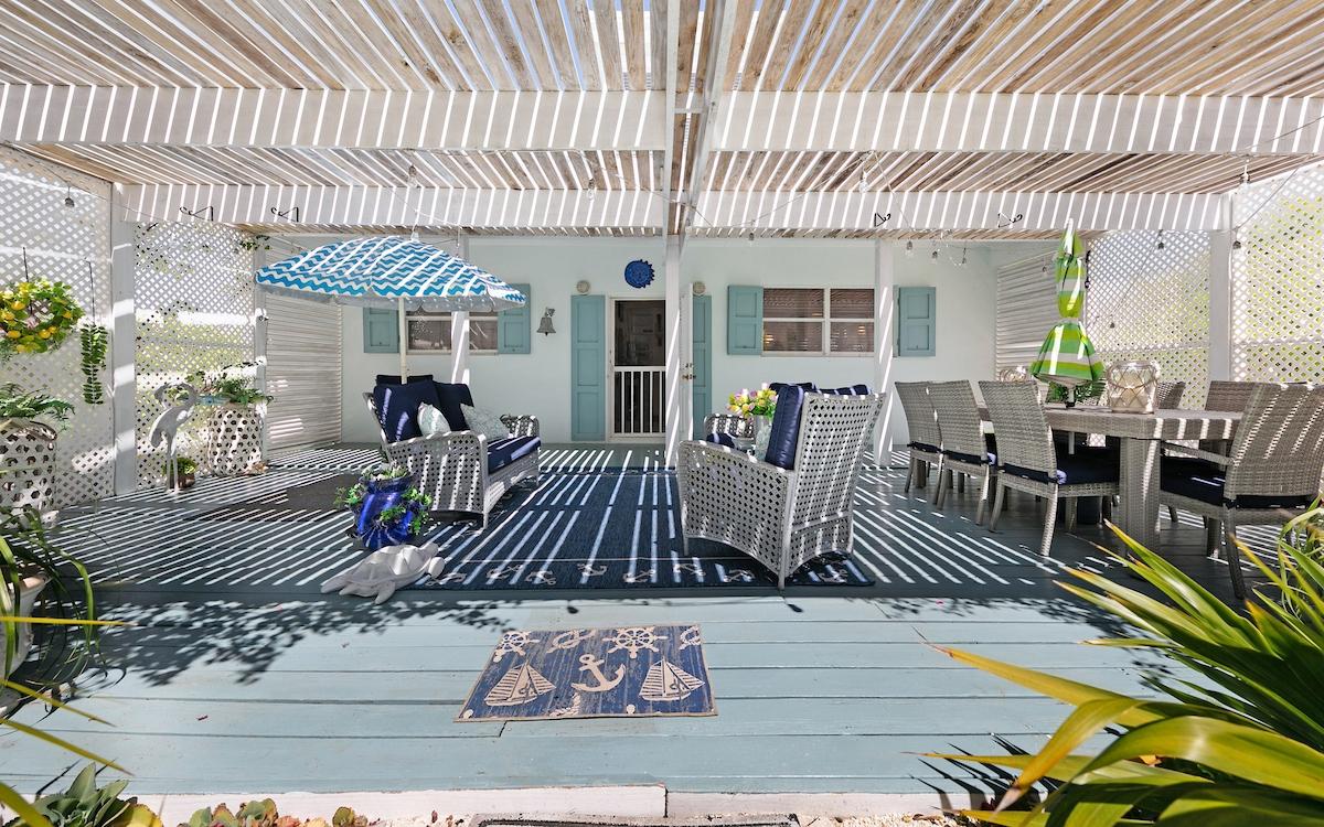 RUSSELL ISLAND COTTAGE