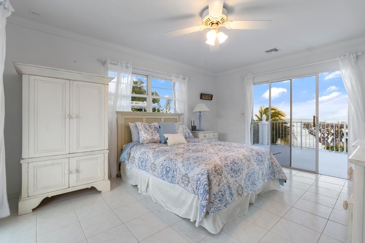 HUMMINGBIRD CAY