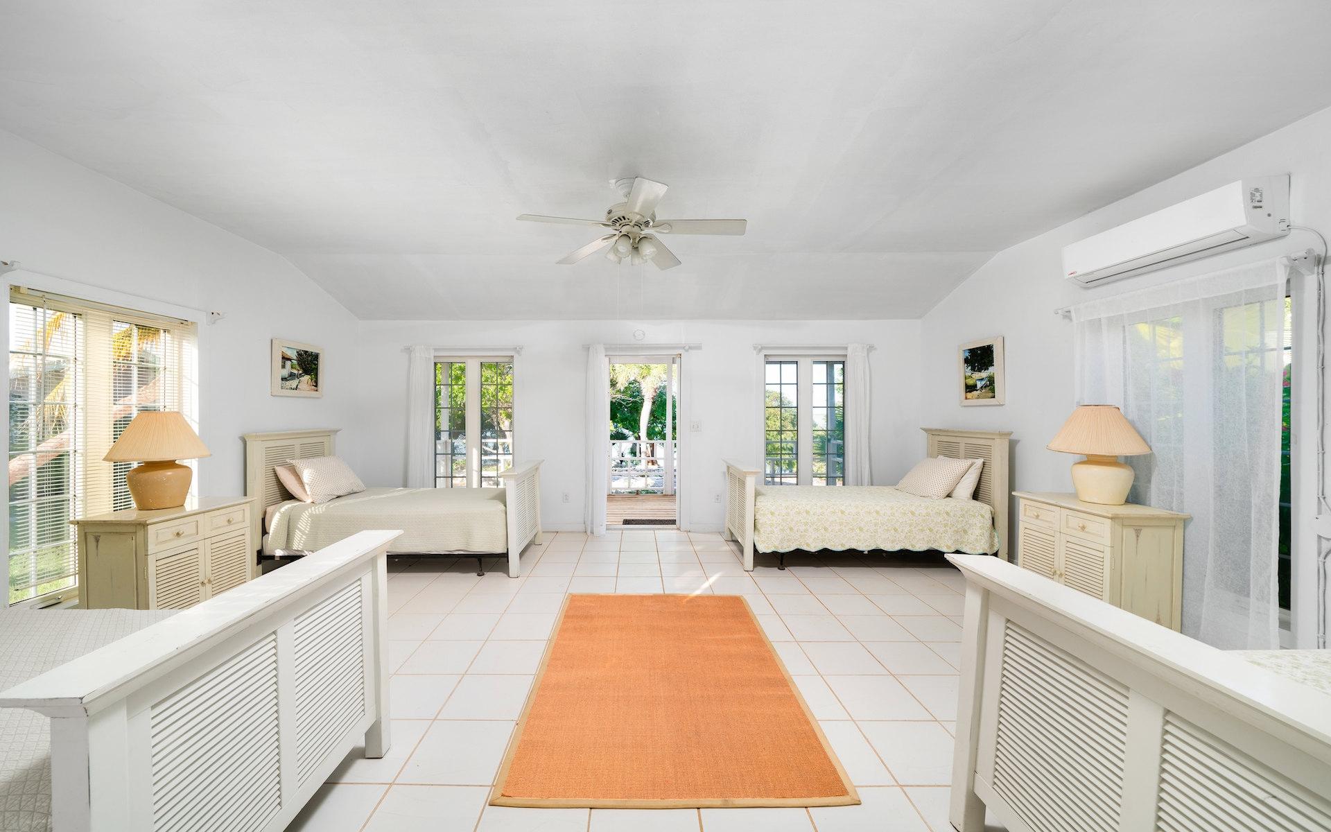 HUMMINGBIRD CAY