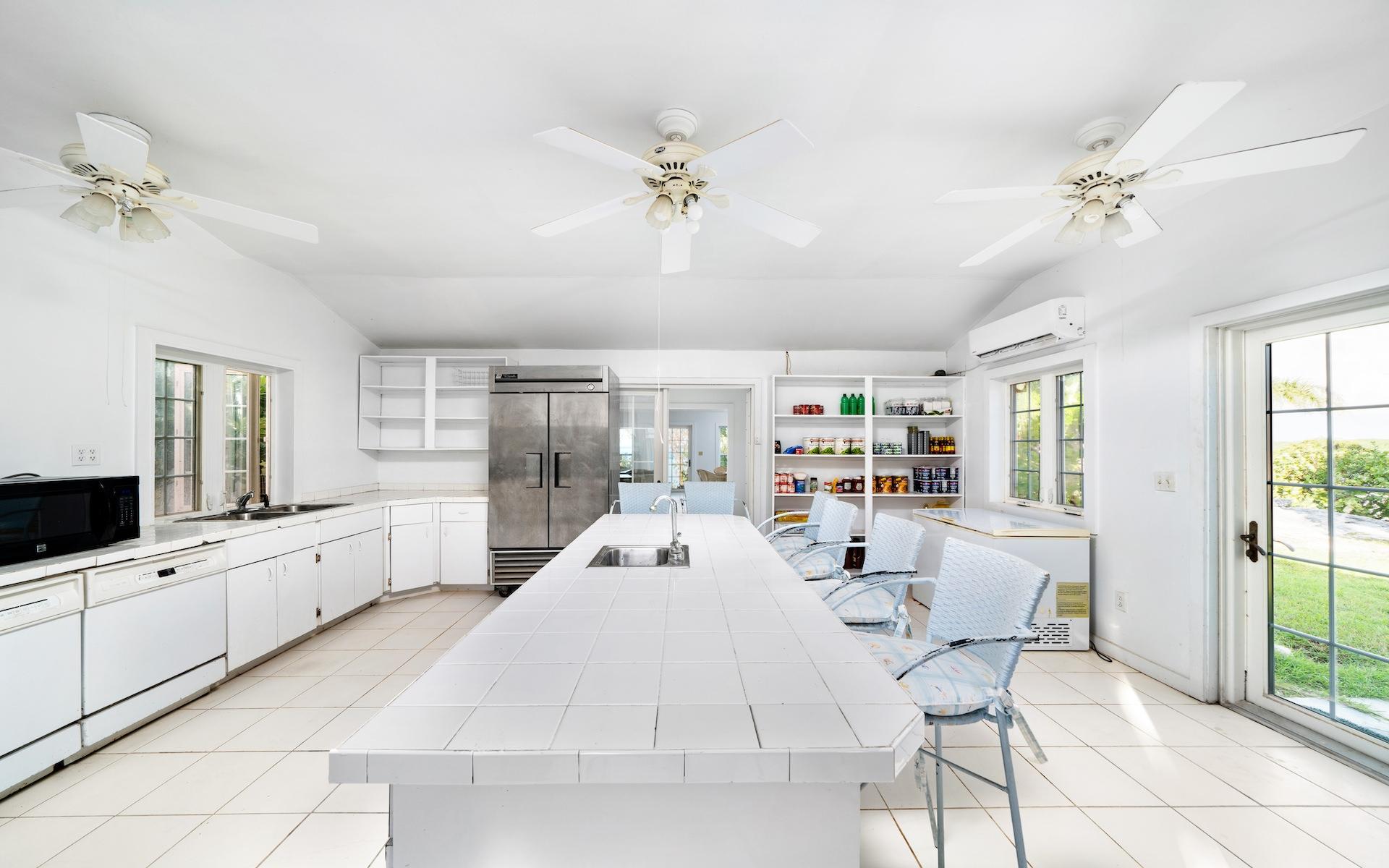 HUMMINGBIRD CAY