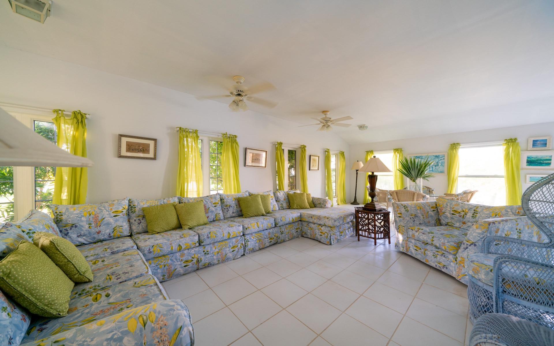 HUMMINGBIRD CAY