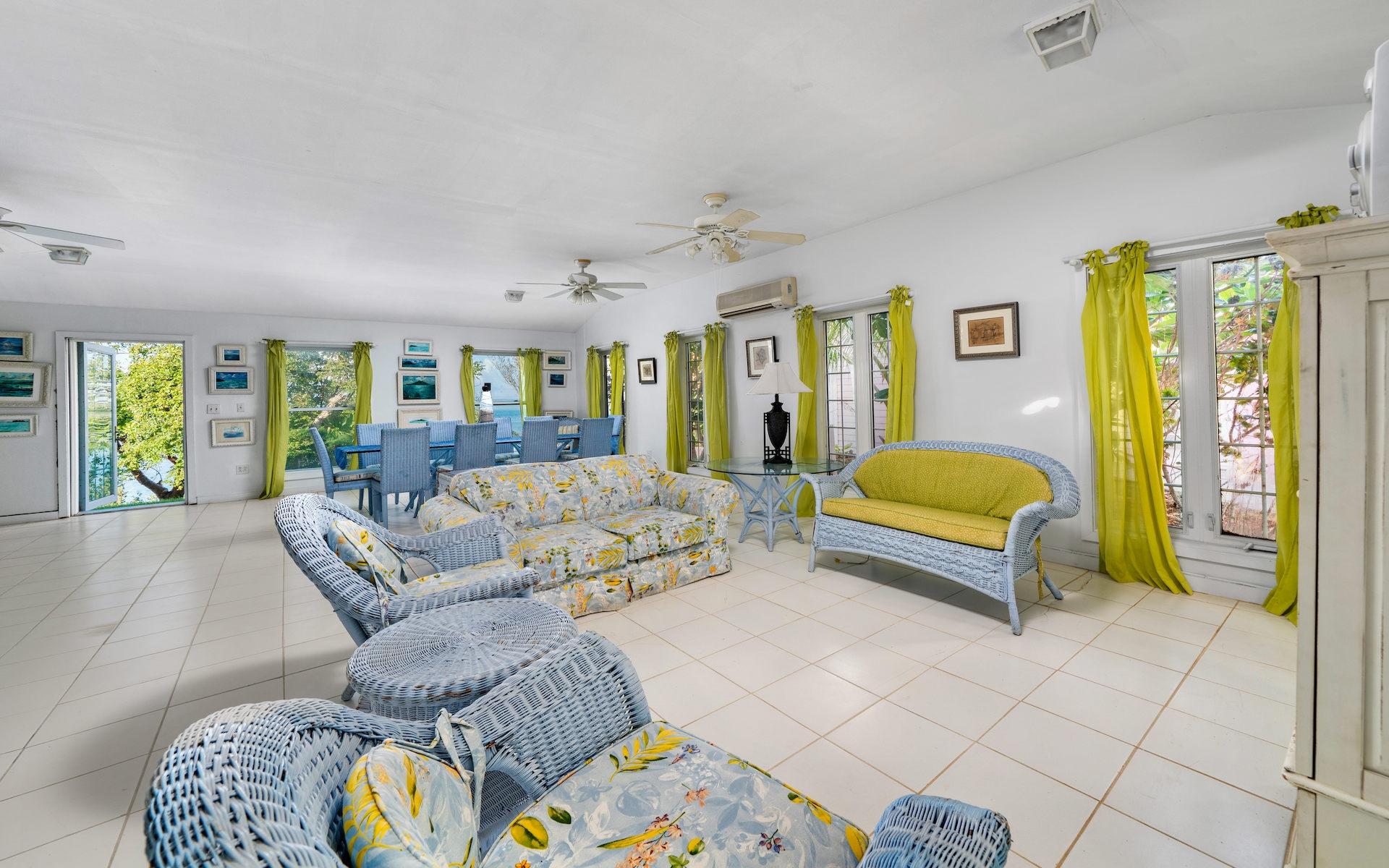 HUMMINGBIRD CAY