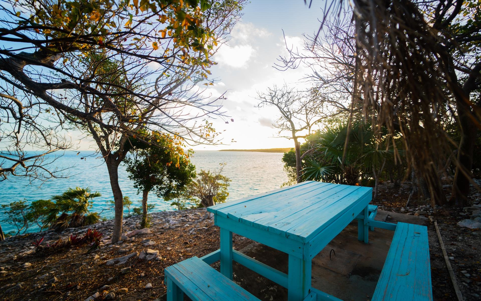 HUMMINGBIRD CAY
