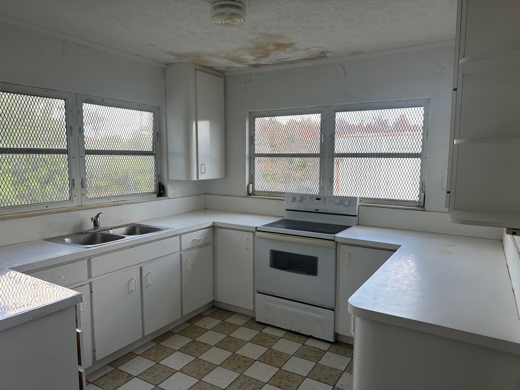 25 SHACKLETON LANE