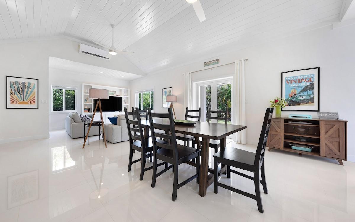 TIPSY PALM VILLA, TEN BAY