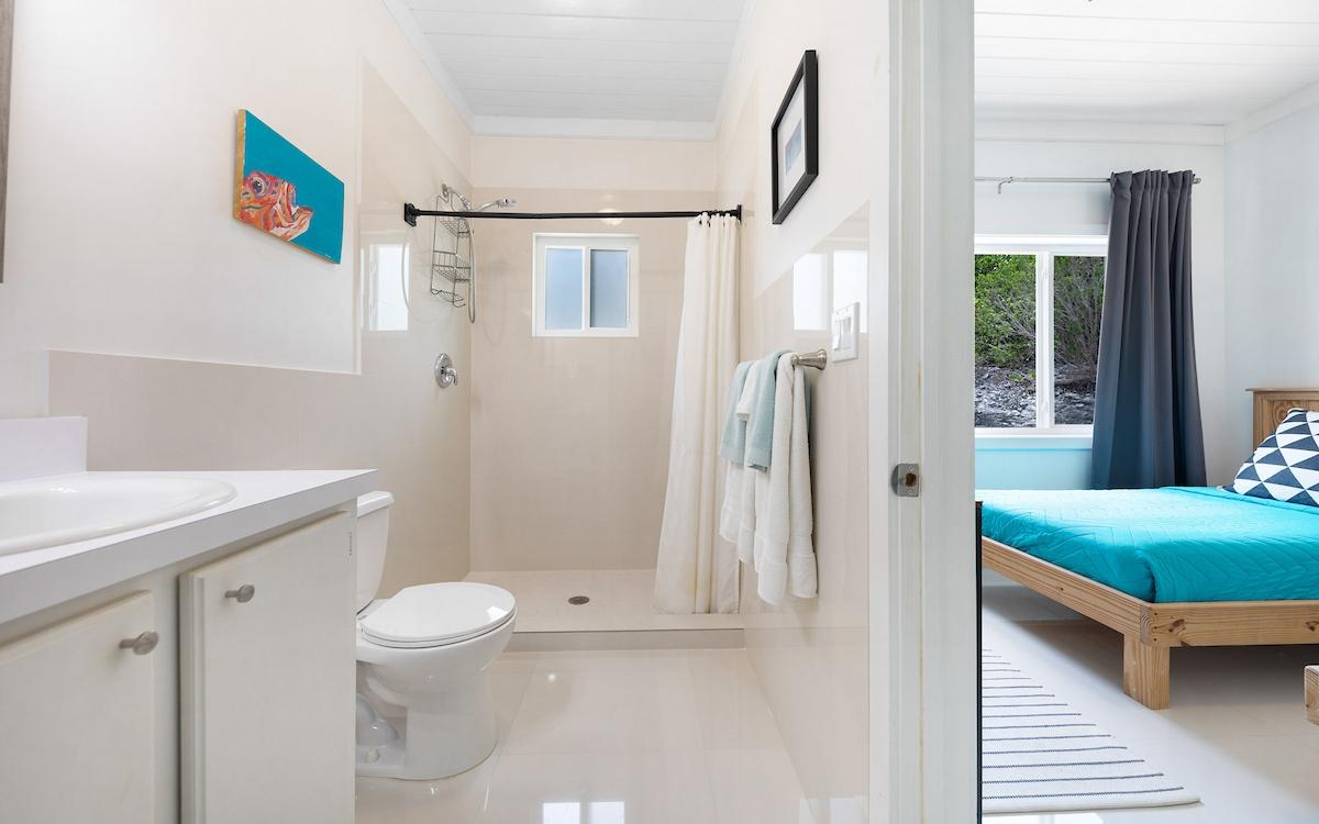 TIPSY PALM VILLA, TEN BAY