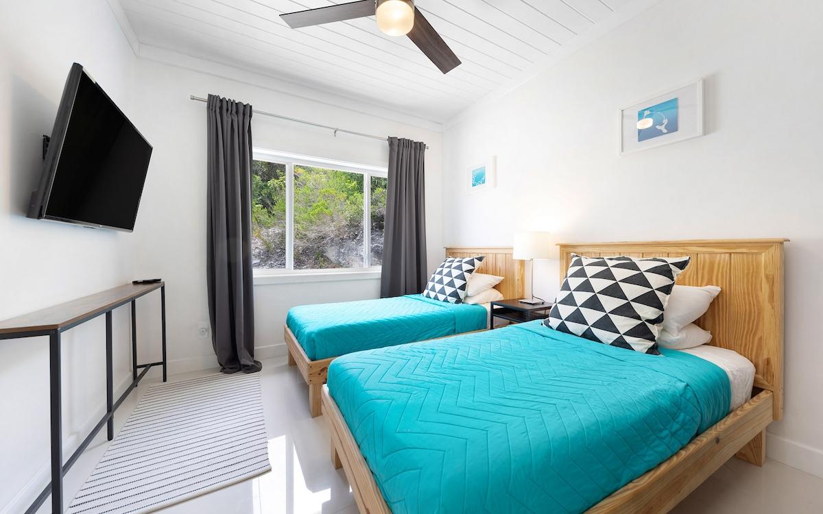 TIPSY PALM VILLA, TEN BAY