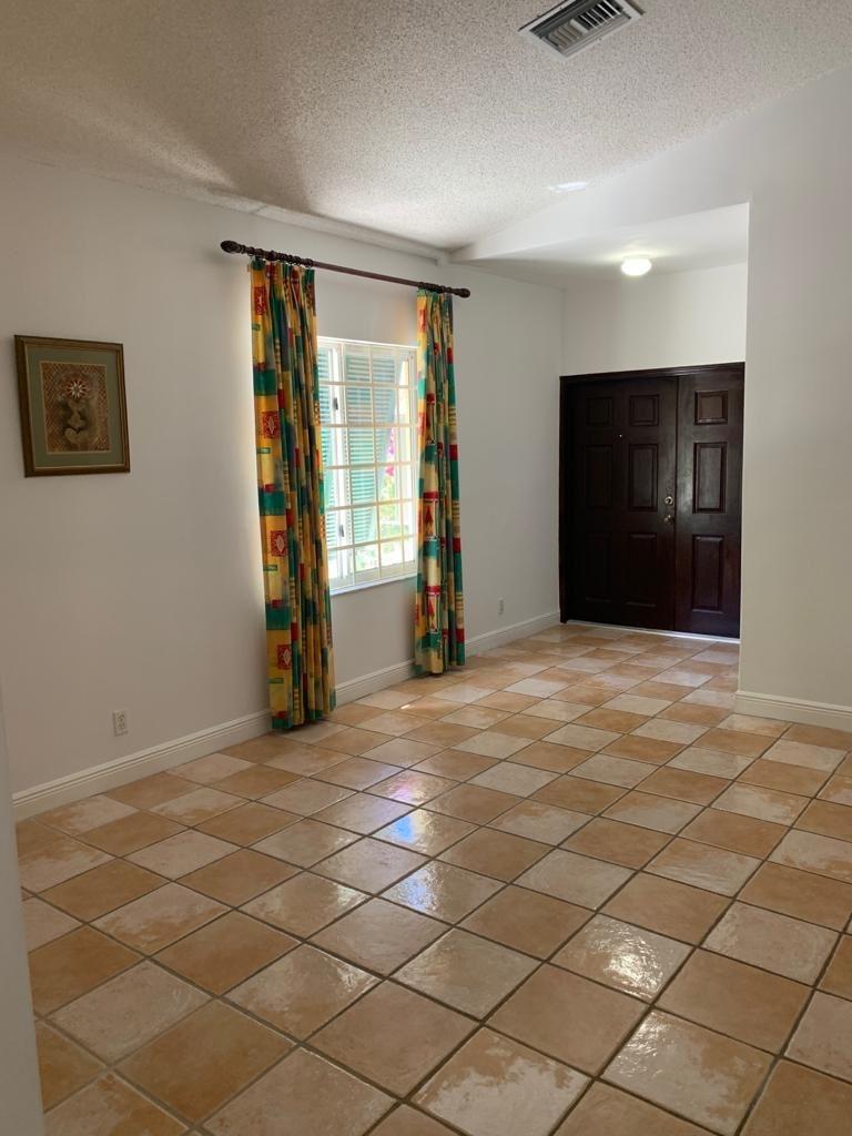 259 Coral Close East