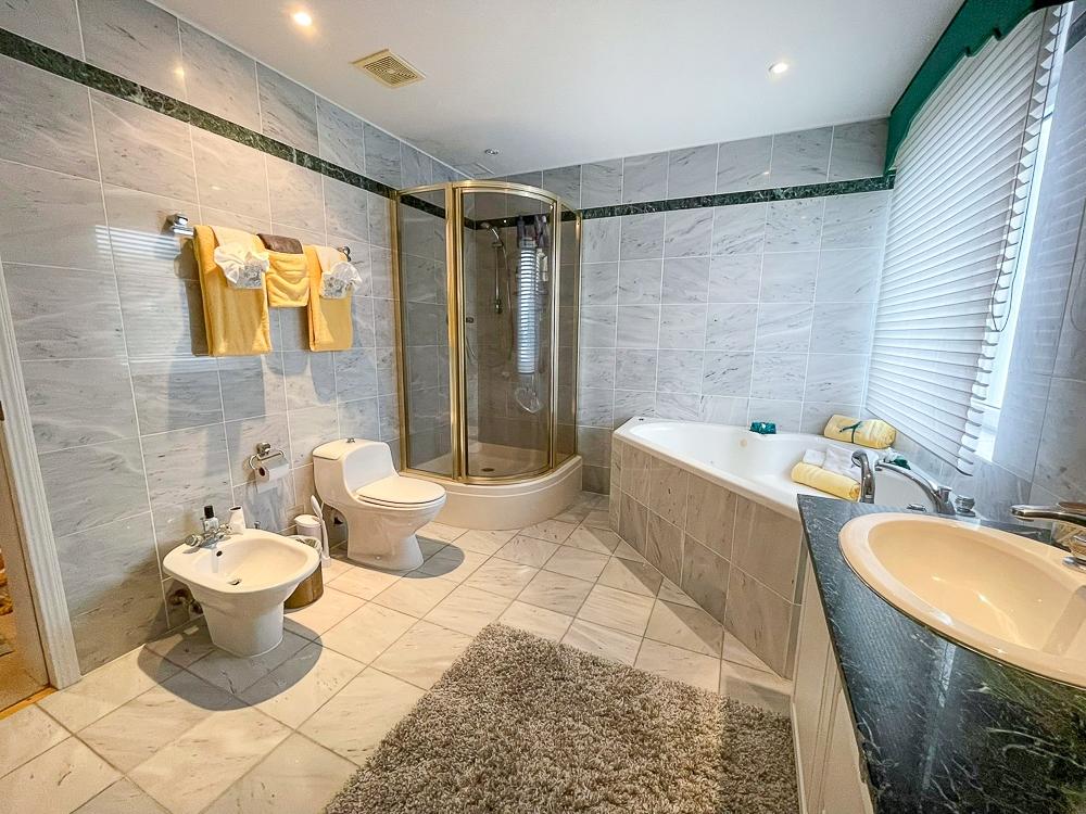 OCEANVIEW CONDO