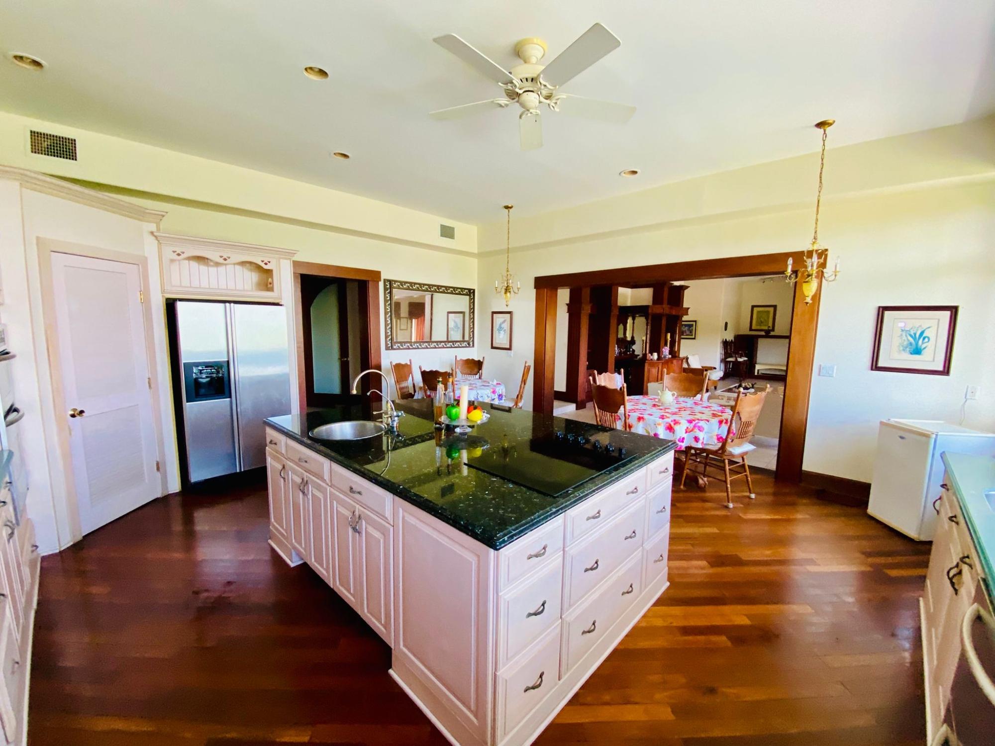 BAHAMAS DRIVE COLONY BAY