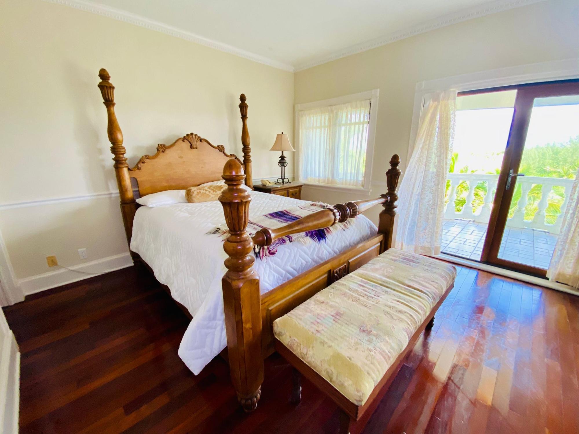 BAHAMAS DRIVE COLONY BAY