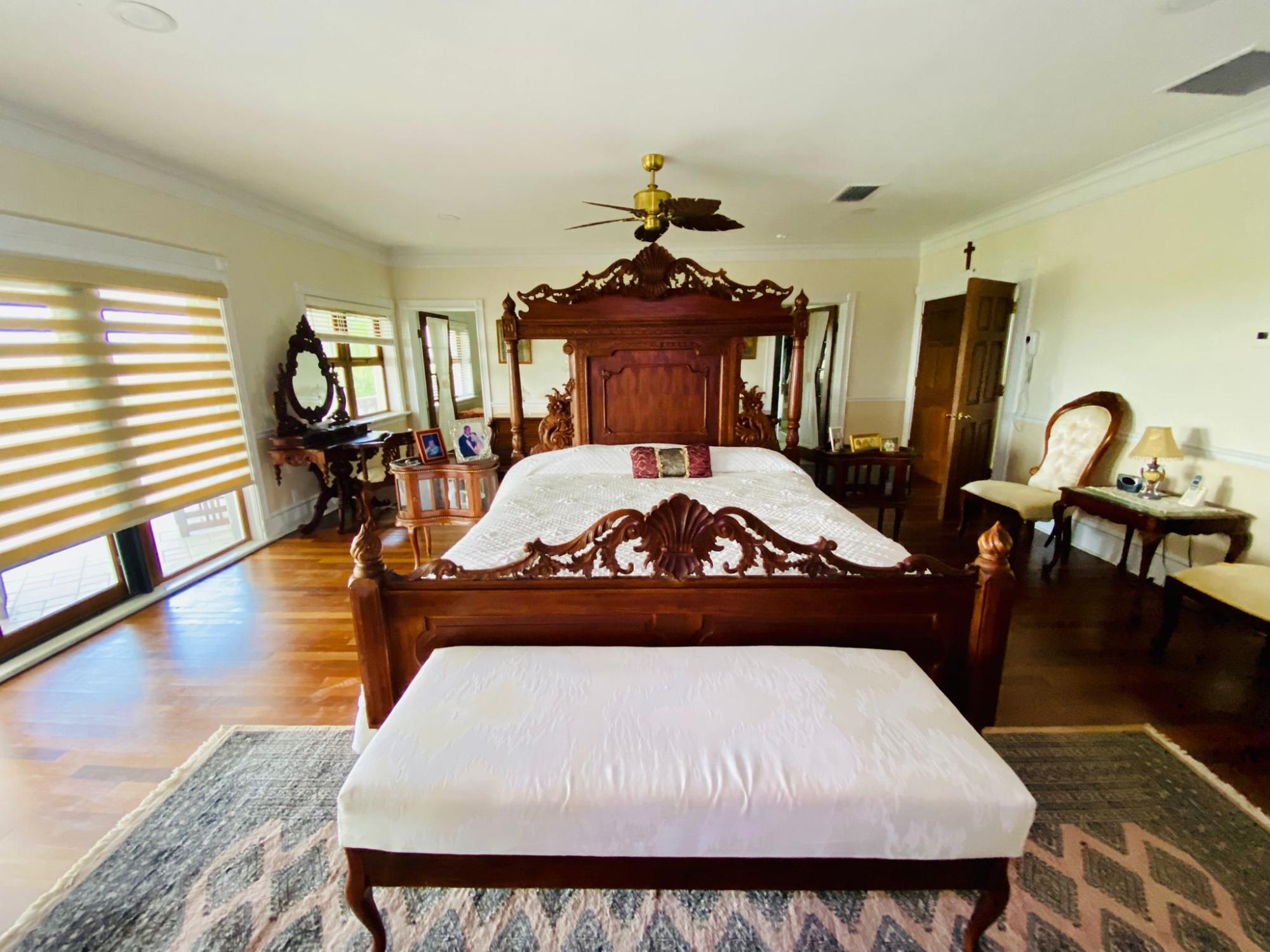 BAHAMAS DRIVE COLONY BAY