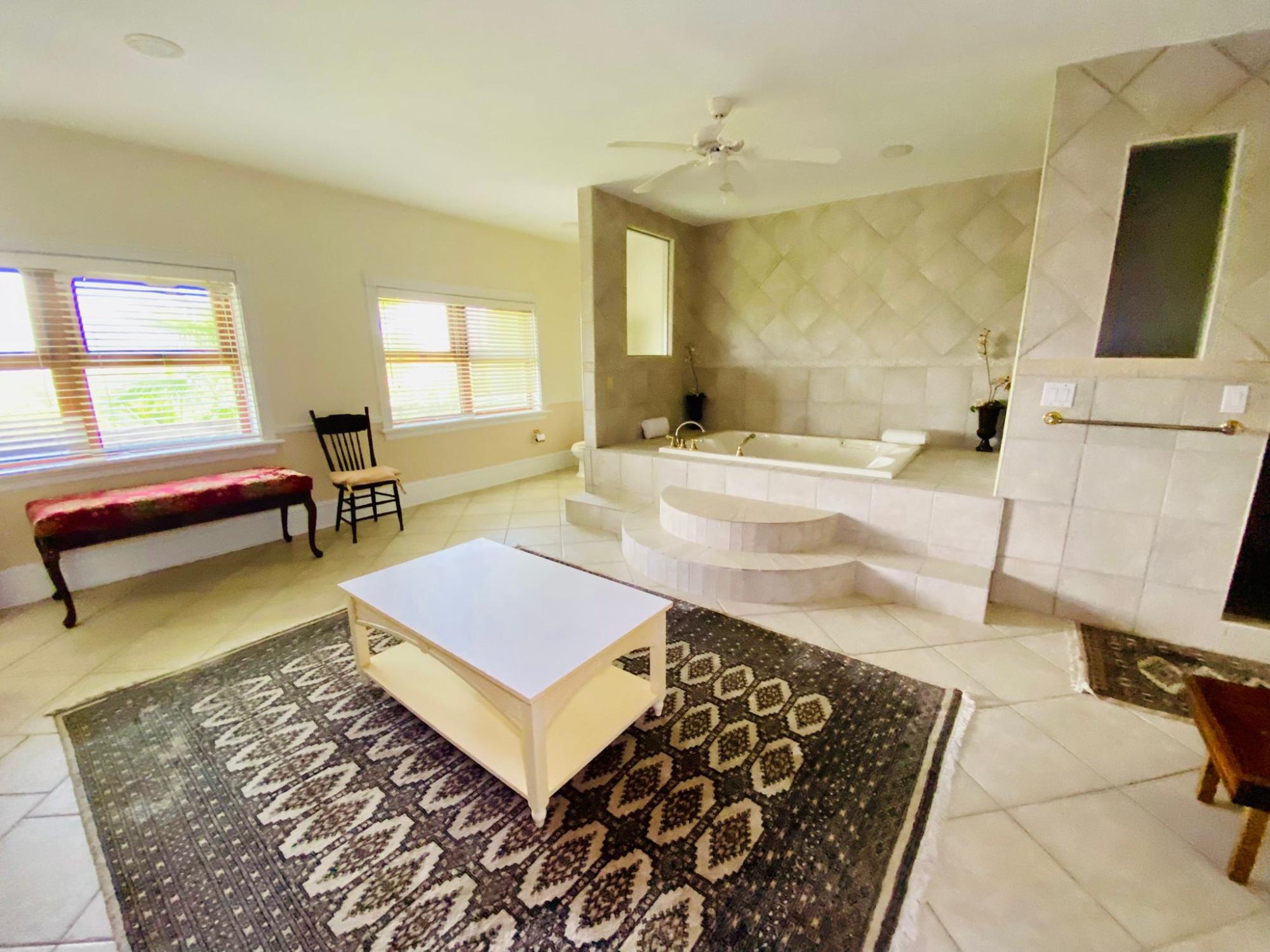 BAHAMAS DRIVE COLONY BAY