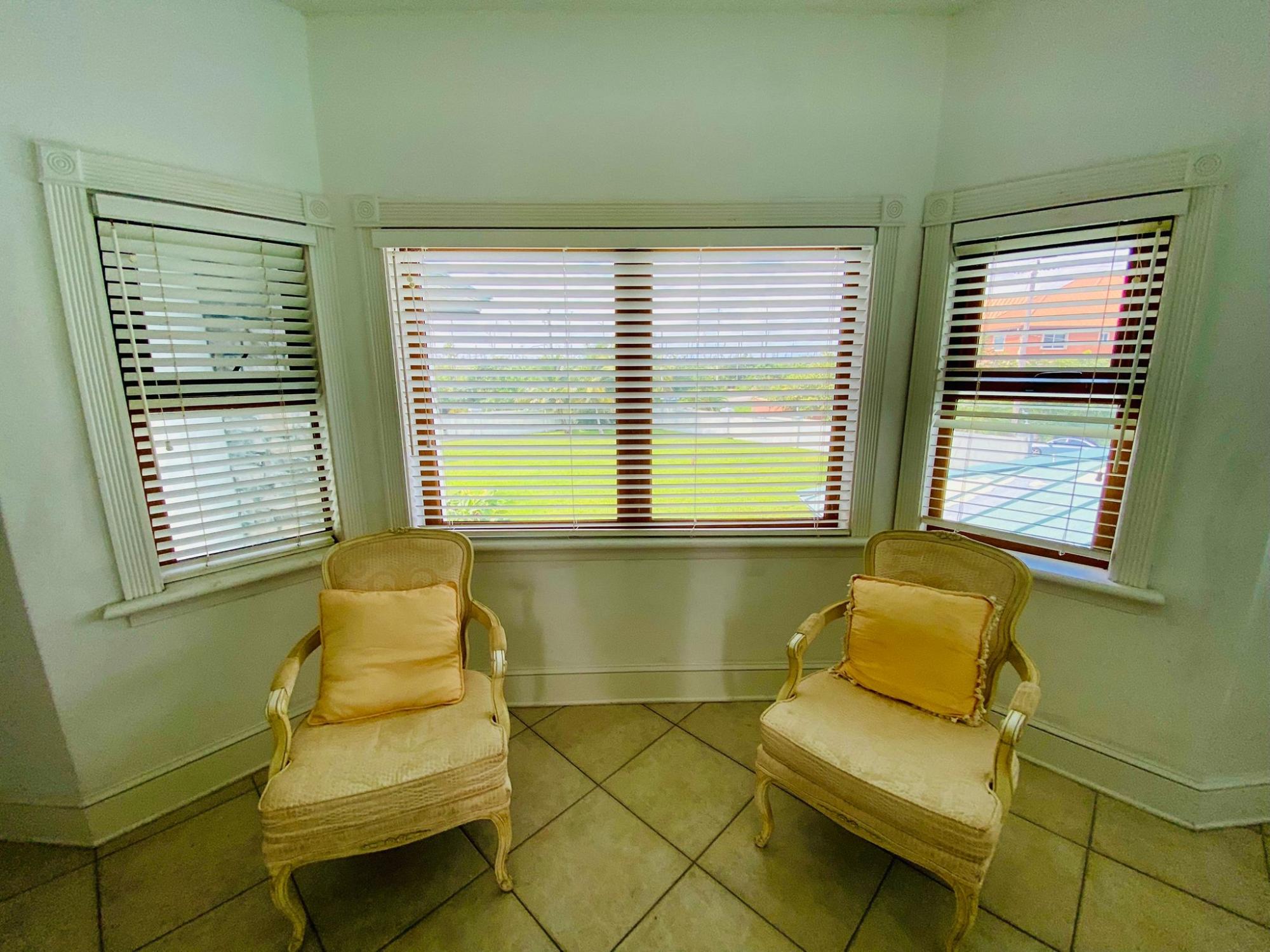 BAHAMAS DRIVE COLONY BAY