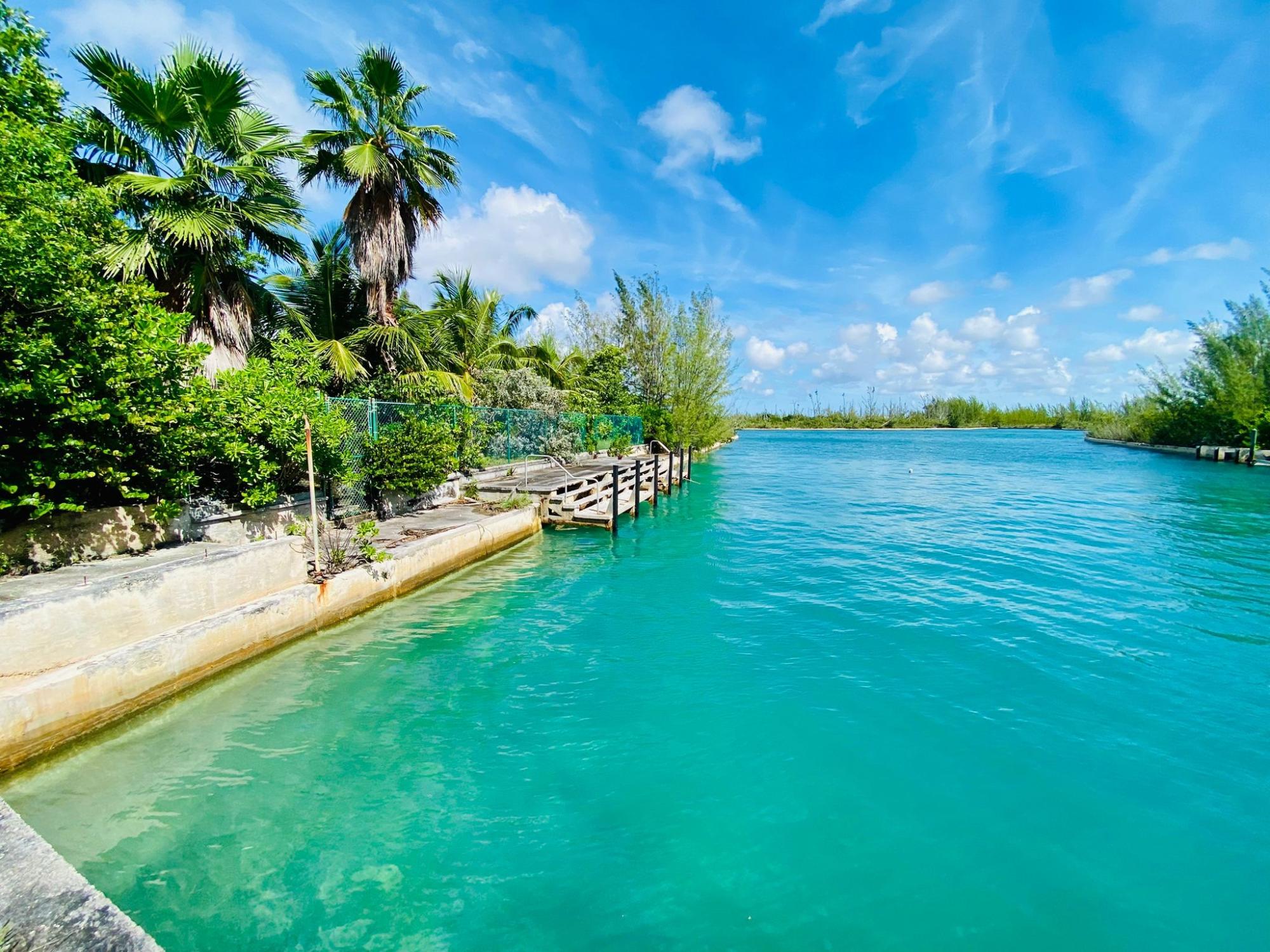 BAHAMAS DRIVE COLONY BAY