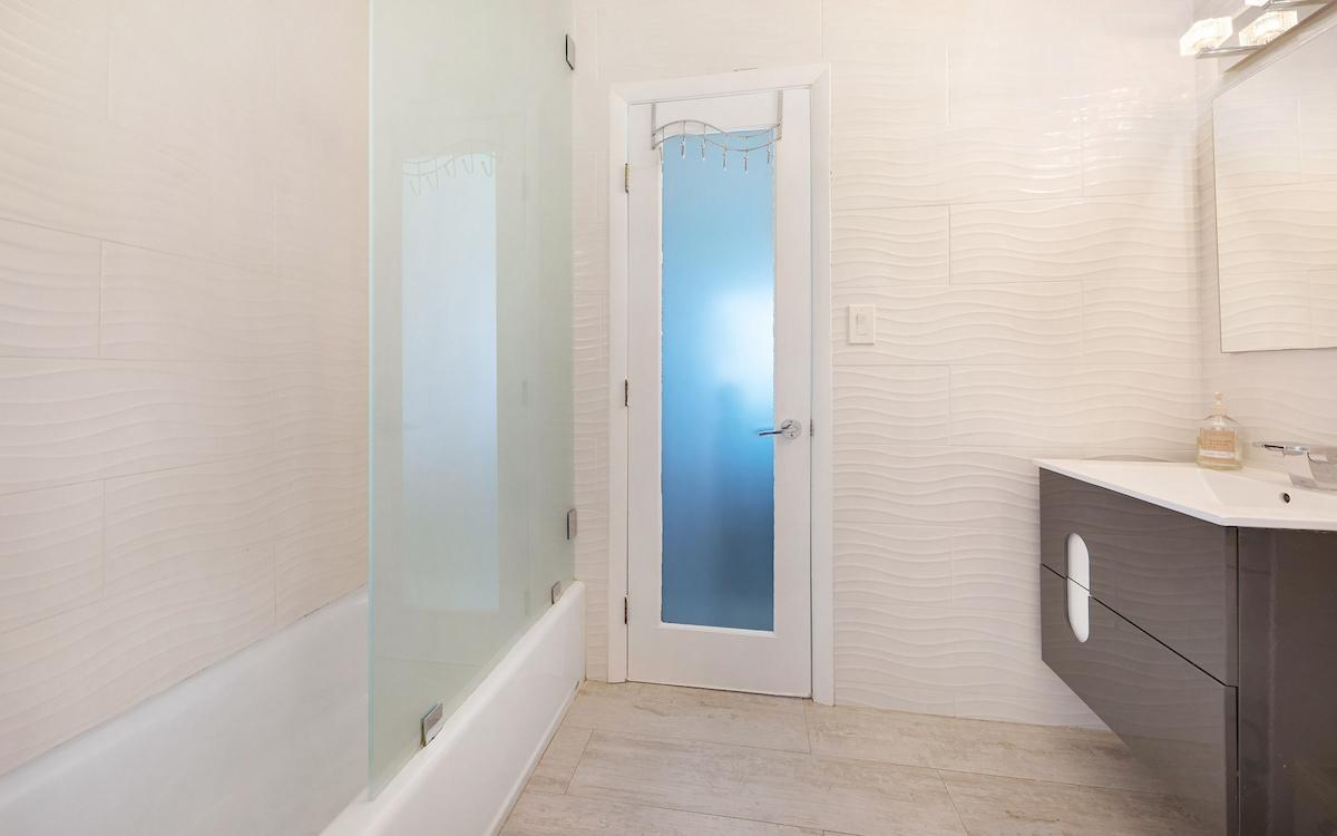 WANDERING SHORE DRIVE