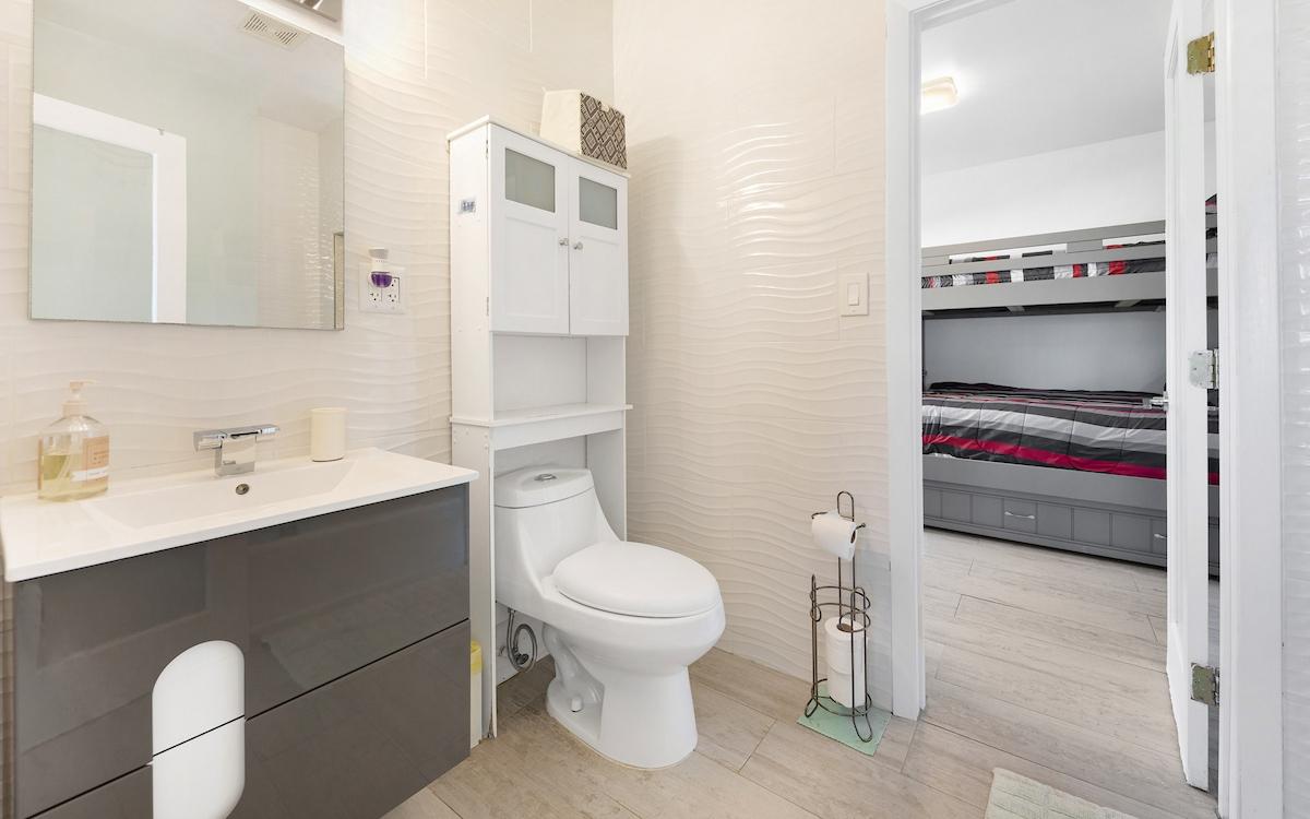 WANDERING SHORE DRIVE