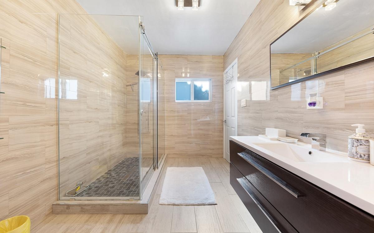 WANDERING SHORE DRIVE