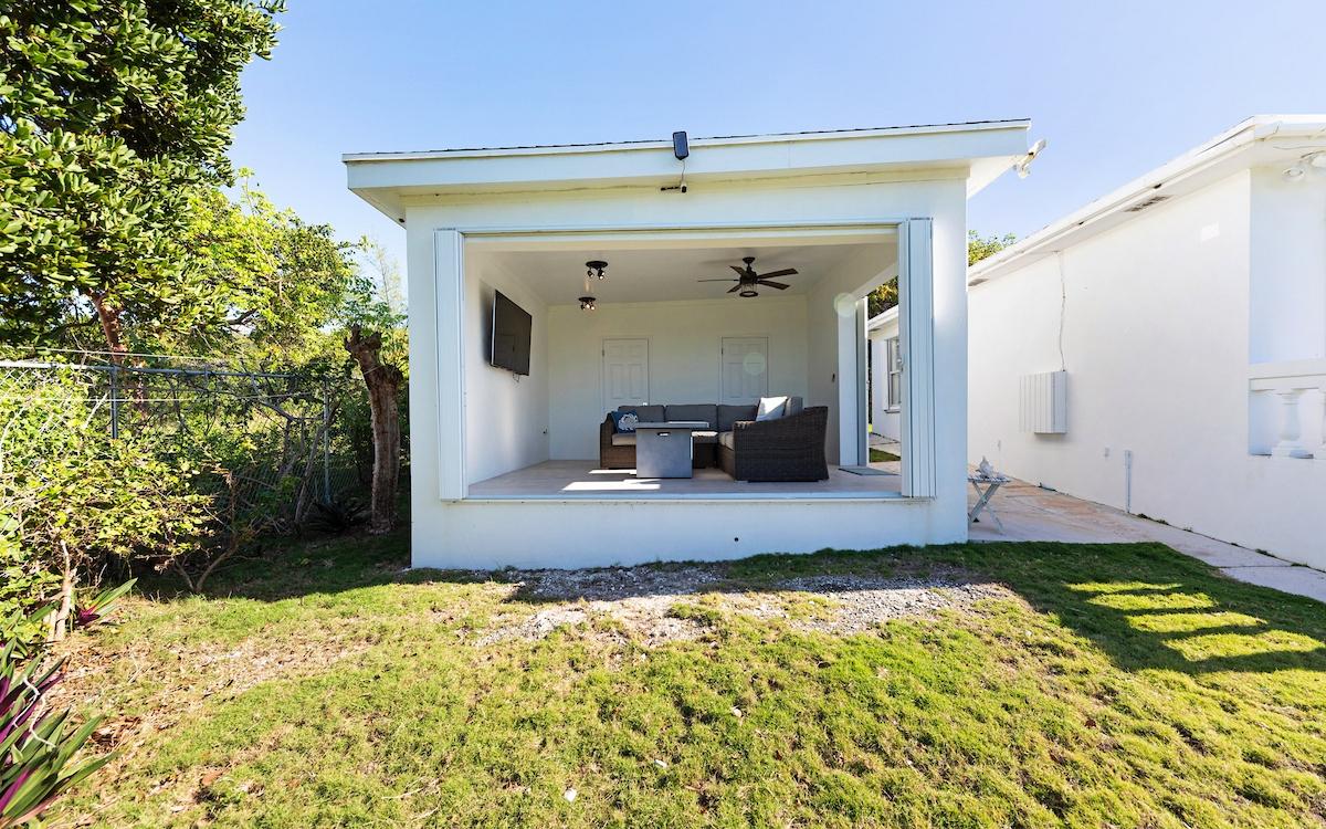 WANDERING SHORE DRIVE