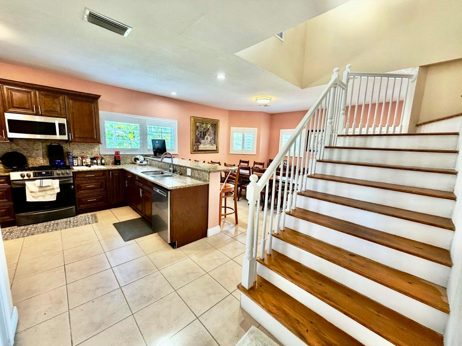 10 ALPINE LANE, PINE BAY