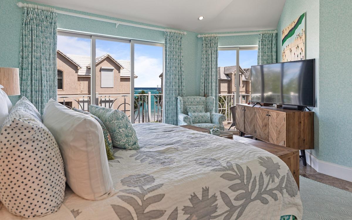 BLDG 4 LOVE BEACH WALK