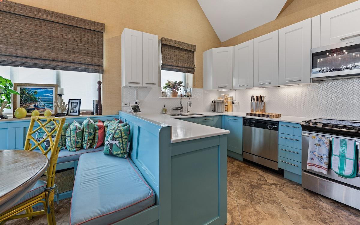 BLDG 4 LOVE BEACH WALK