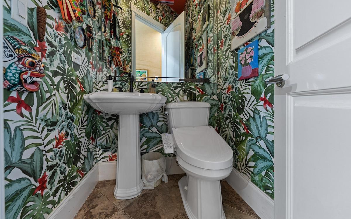 BLDG 4 LOVE BEACH WALK