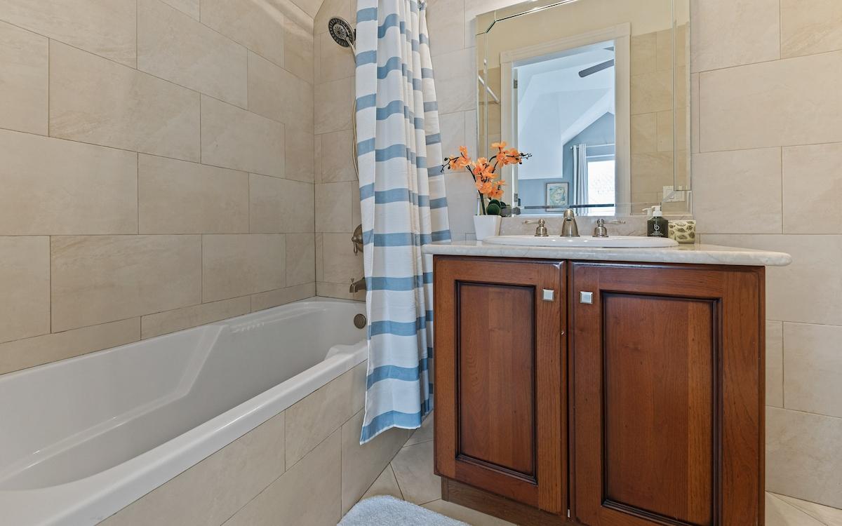 BLDG 4 LOVE BEACH WALK