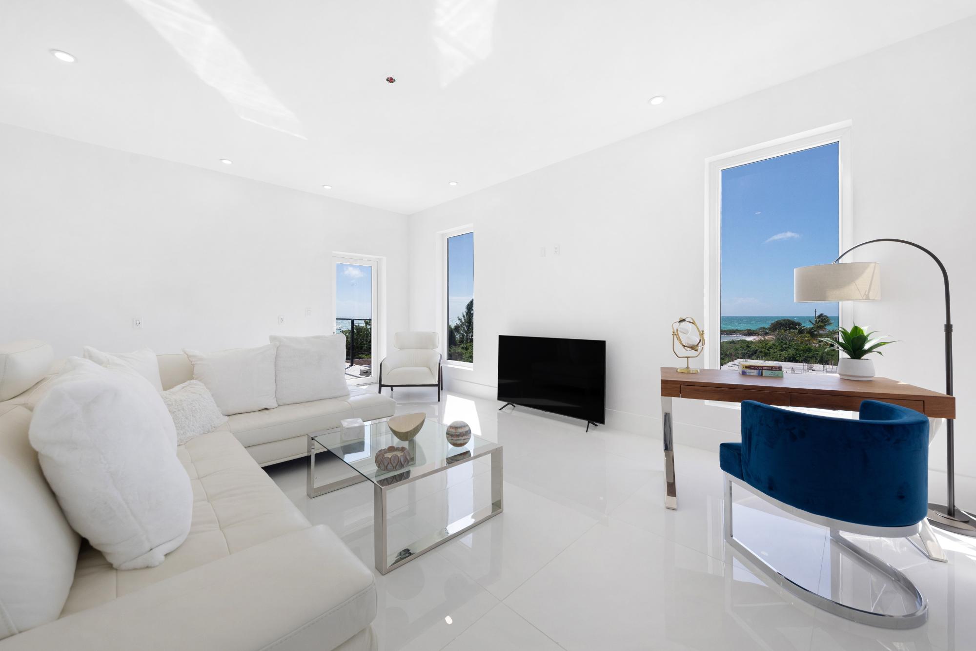 SUNRISE DRIVE, PORT NEW P