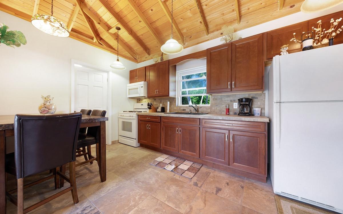 8 BREEZE AWAY ESTATES