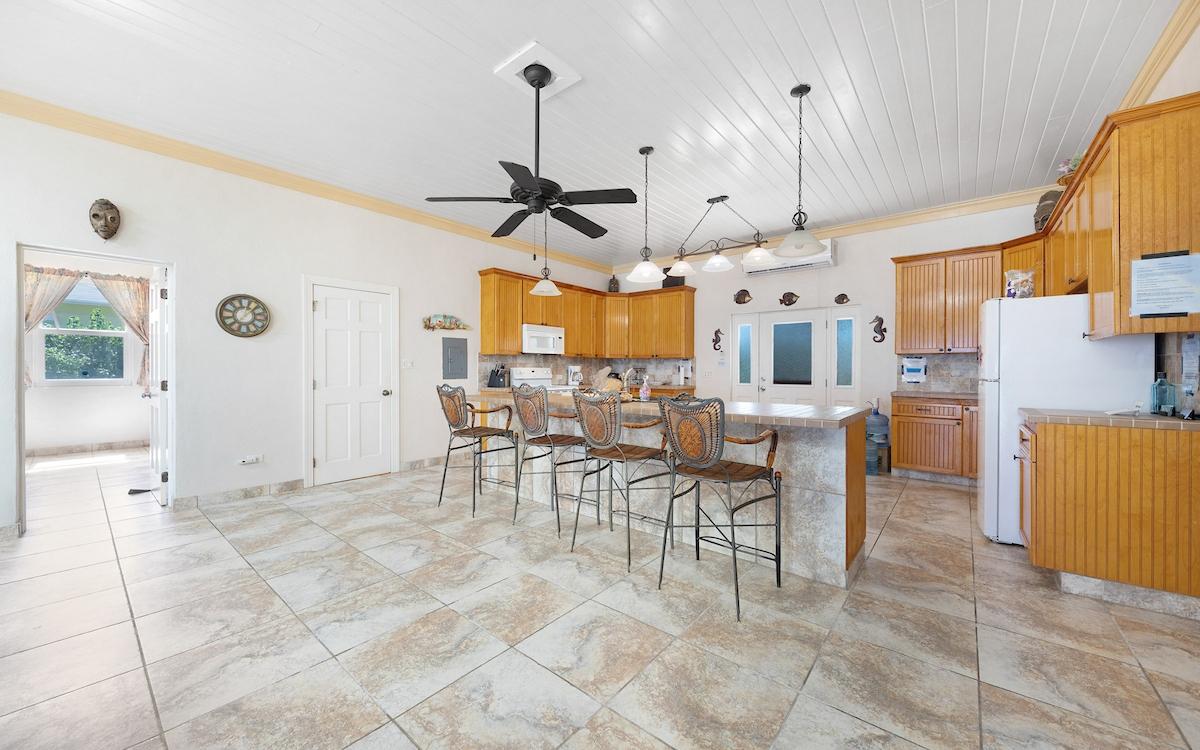 8 BREEZE AWAY ESTATES