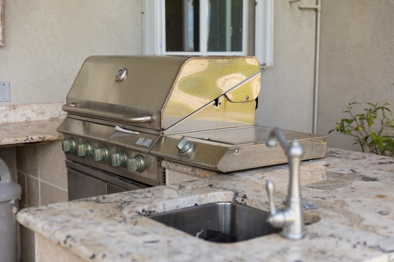 COLONY BAY TRI-PLEX EST.