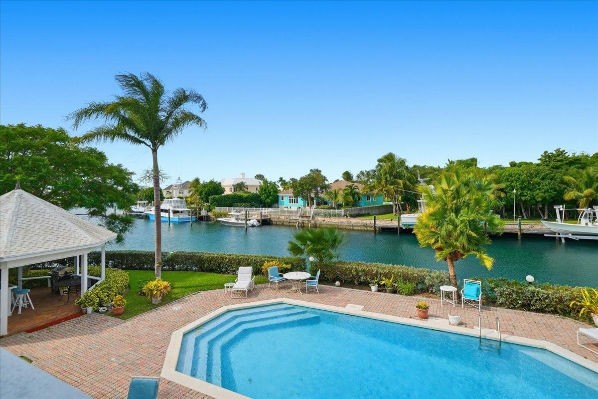 8 PORT NEW PROVIDENCE