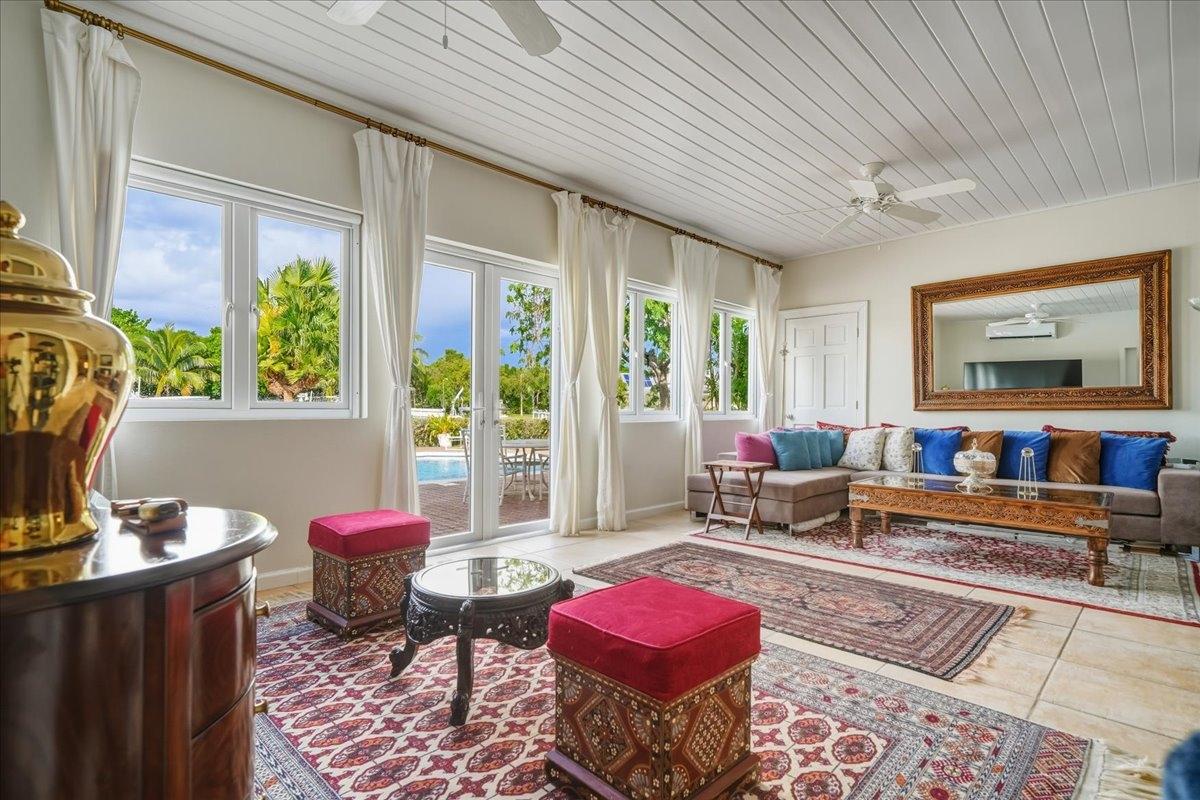 8 PORT NEW PROVIDENCE