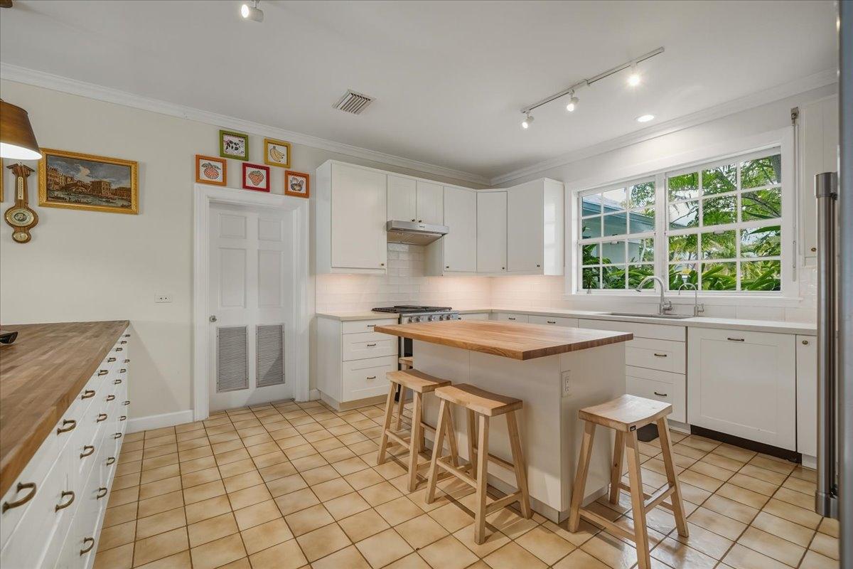 8 PORT NEW PROVIDENCE