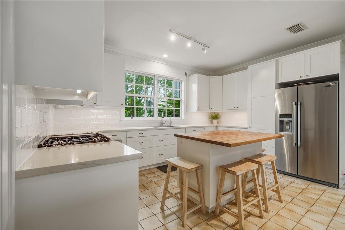 8 PORT NEW PROVIDENCE