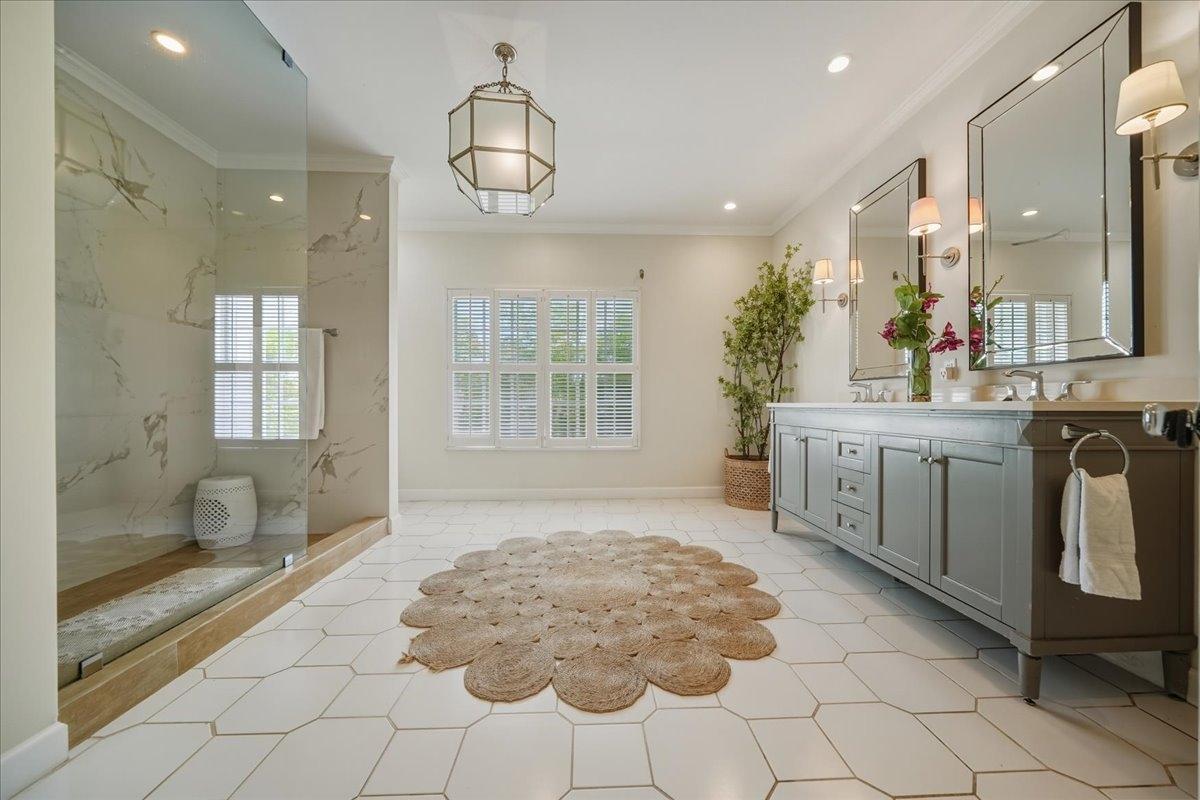 8 PORT NEW PROVIDENCE