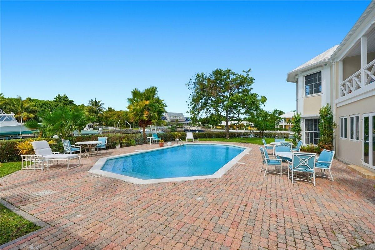 8 PORT NEW PROVIDENCE