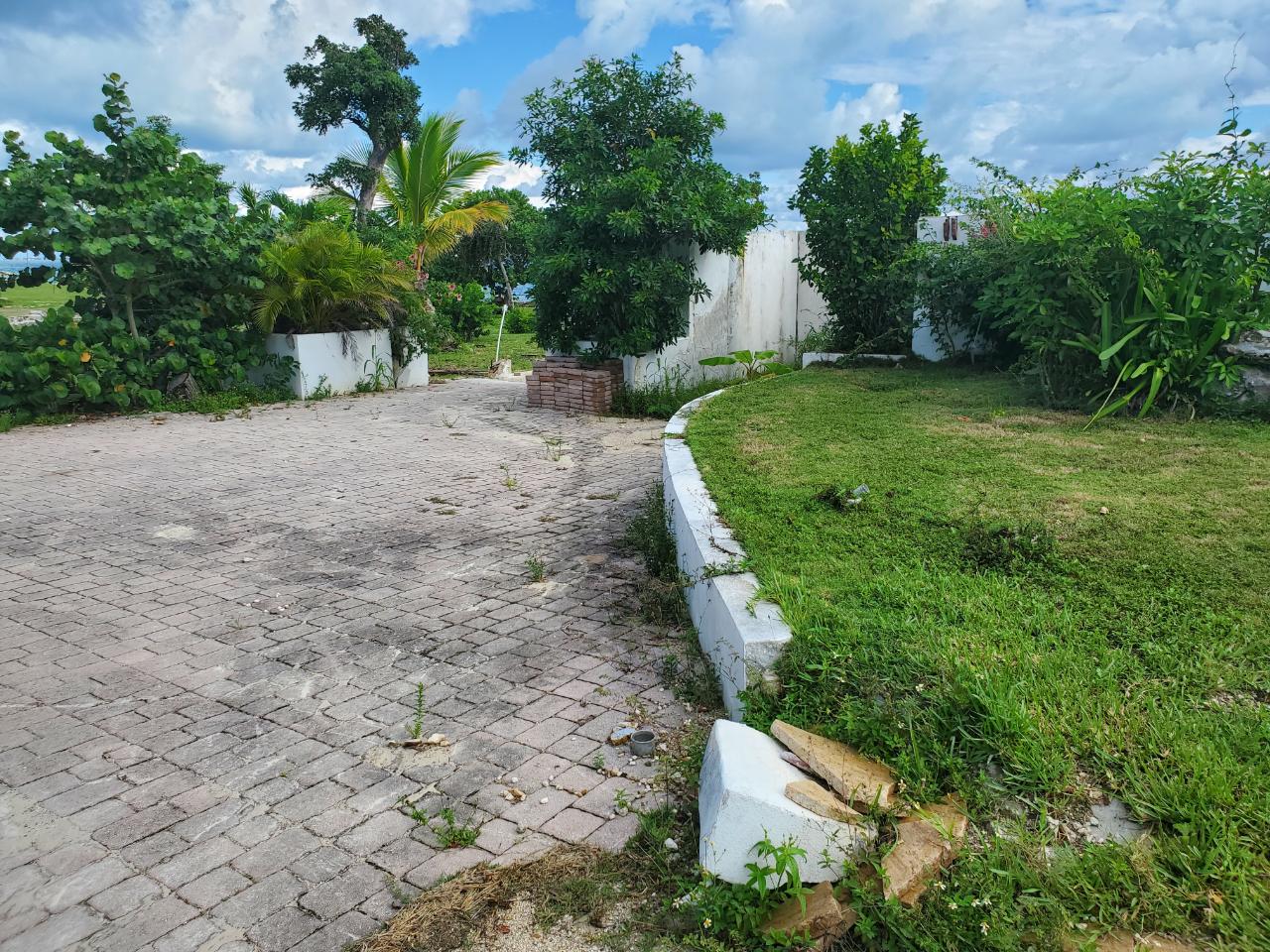 PELICAN SHORES/DUCK POND