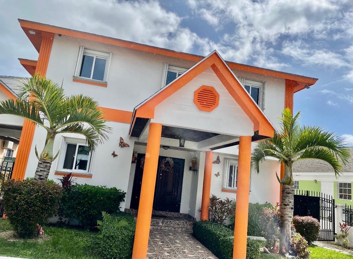 HOSTA CLOSE TROPICAL GARD