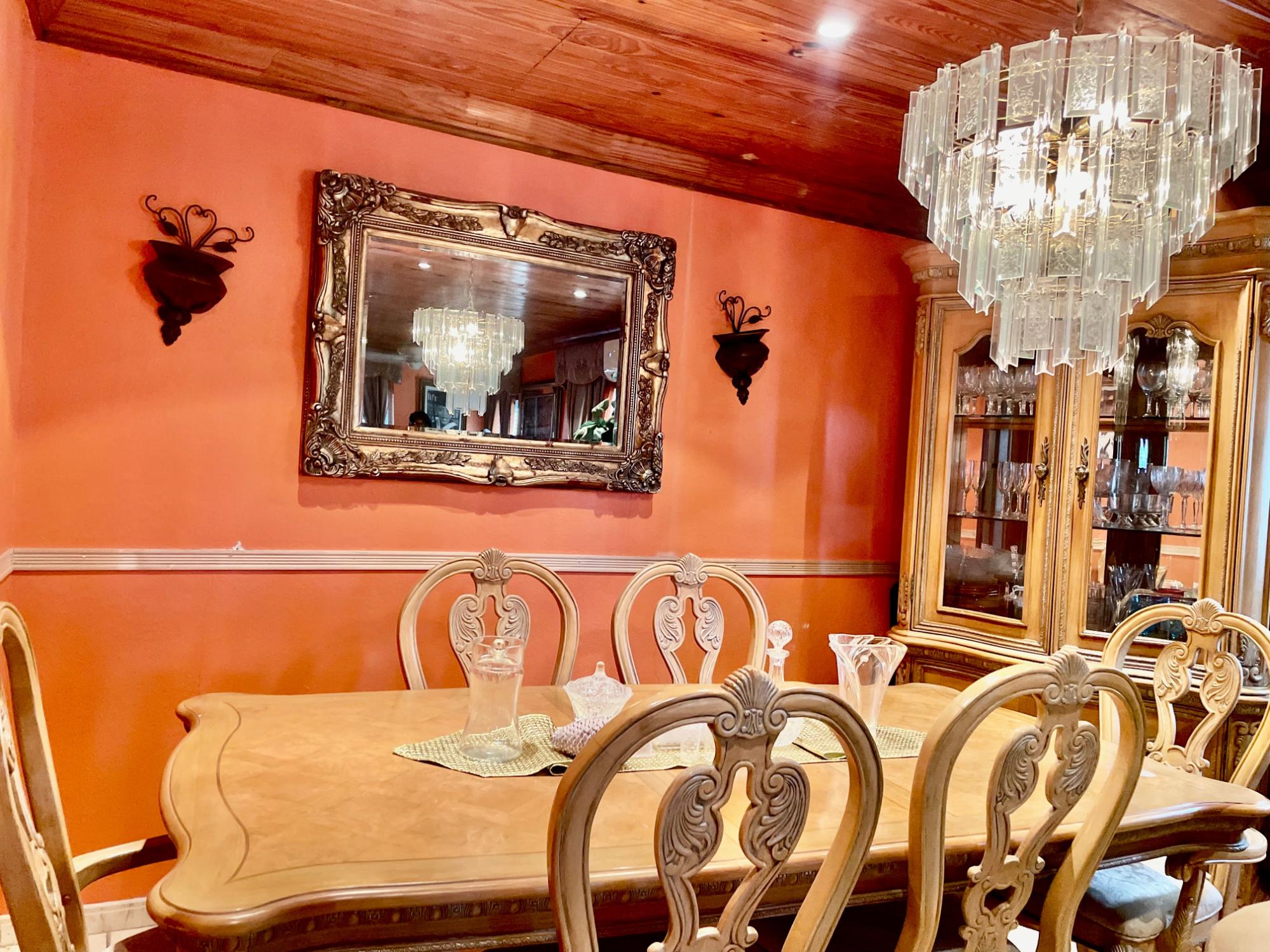 HOSTA CLOSE TROPICAL GARD