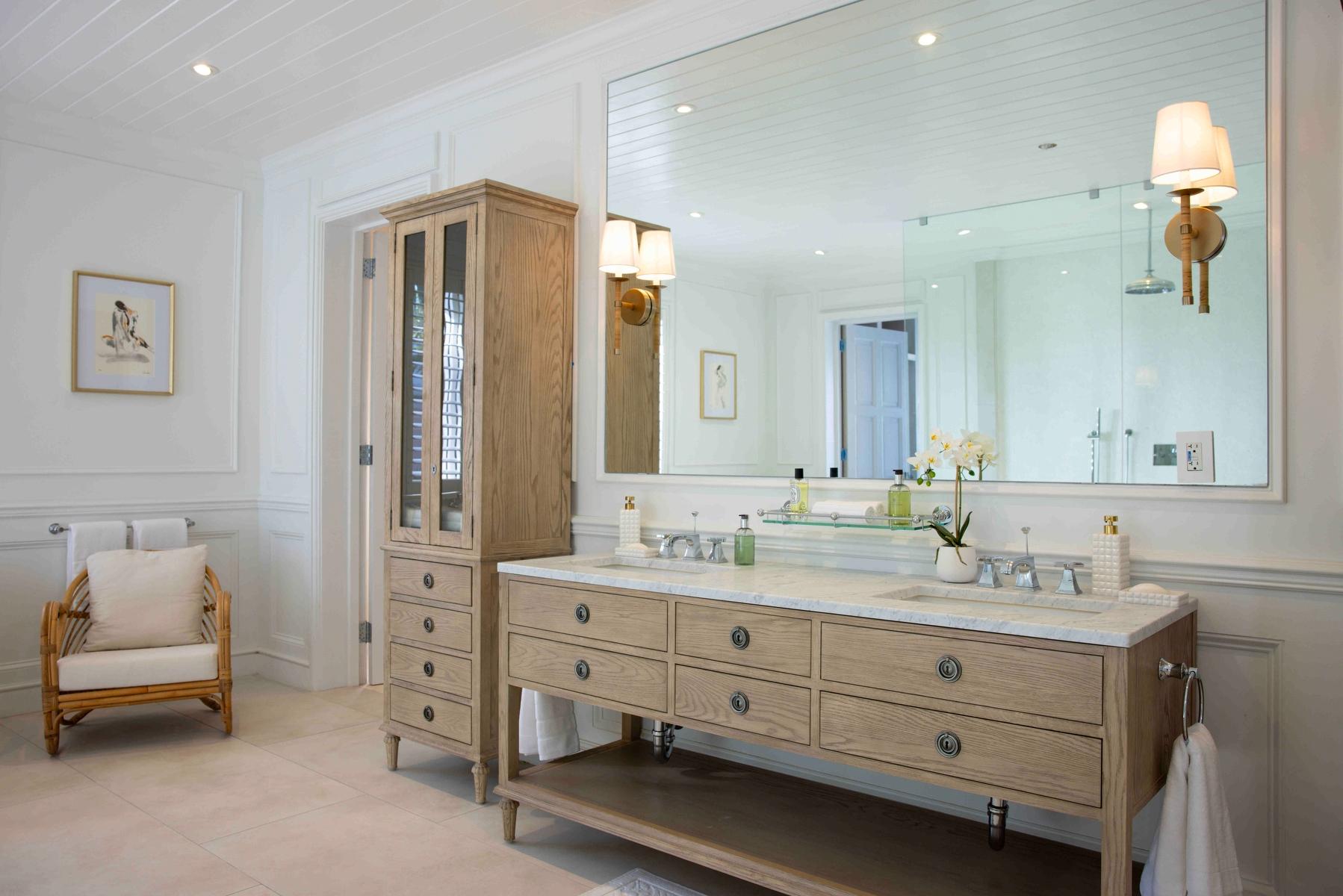 MANSION IN LYFORD CAY