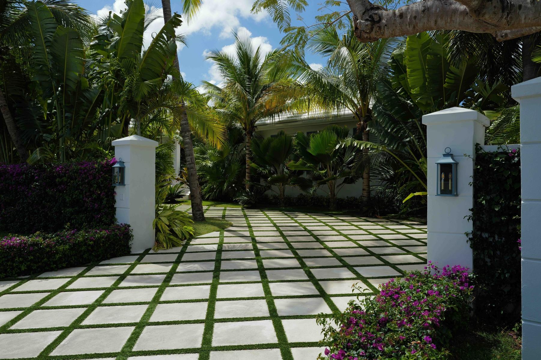 MANSION IN LYFORD CAY
