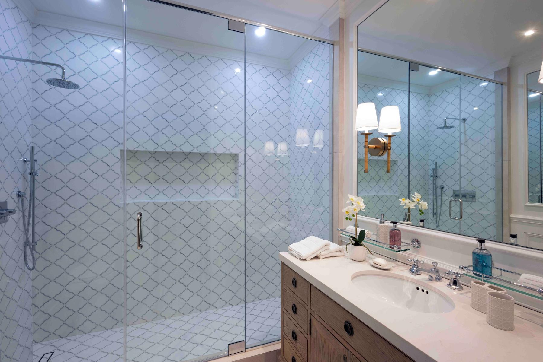 MANSION IN LYFORD CAY