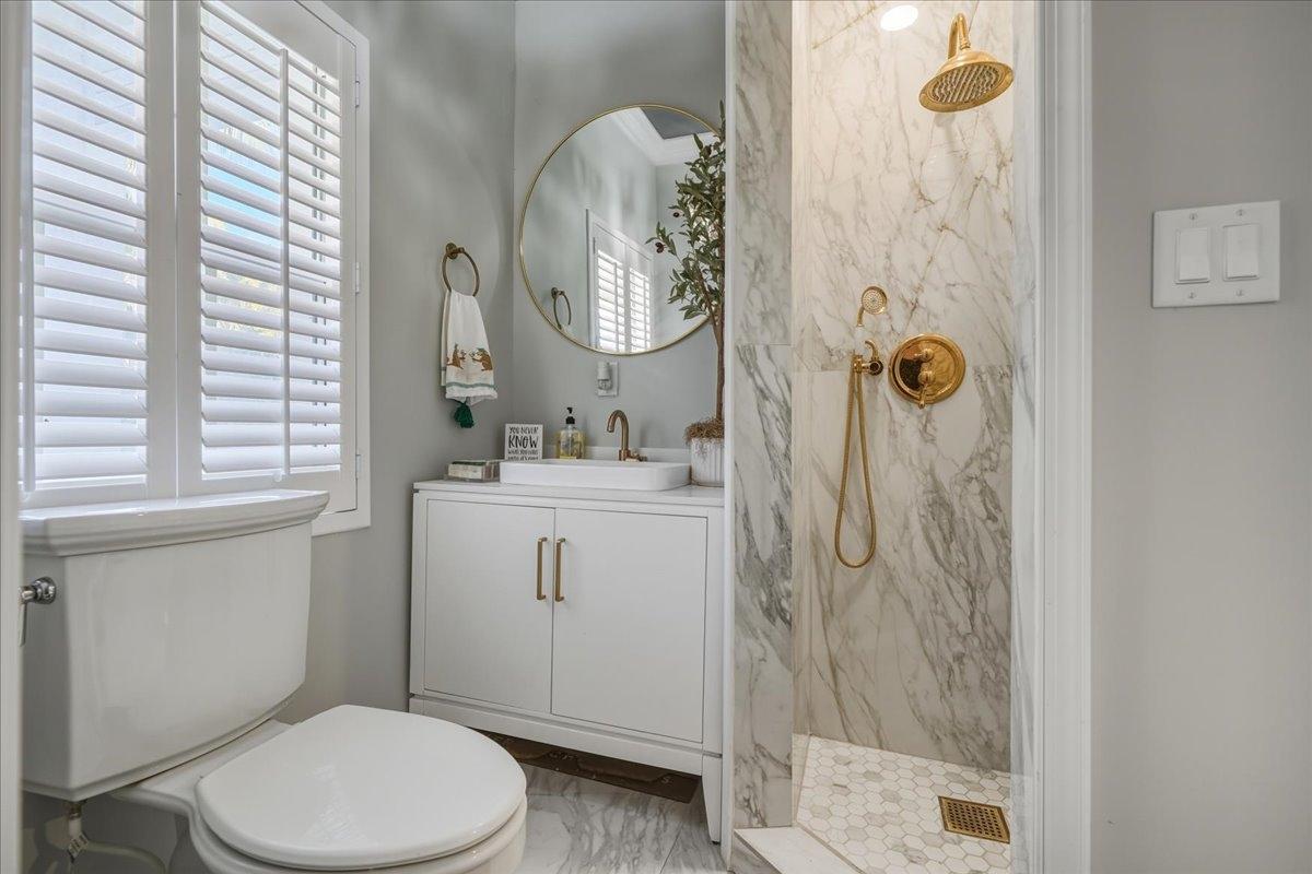 #9 KINGFISHER ISLAND